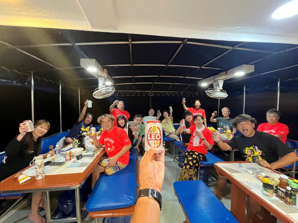 シミランチャータークルーズでダイビング