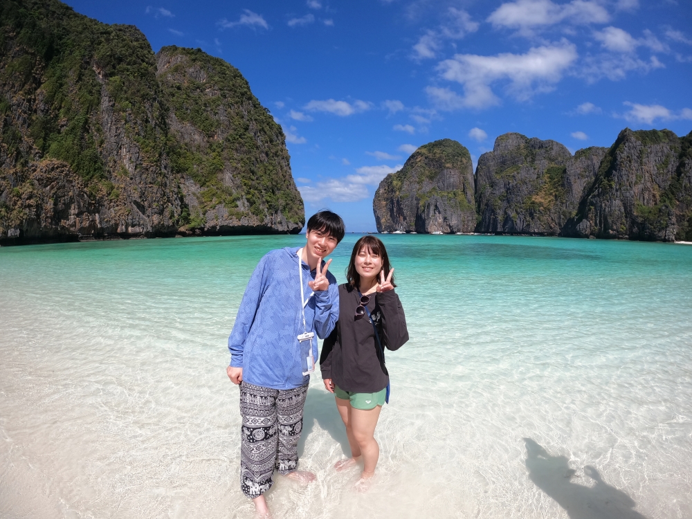 プーケットのピピ島でシュノーケリング