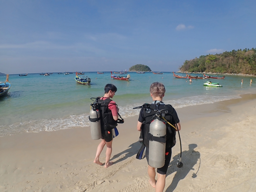プーケットのカタビーチで半日体験ダイビング