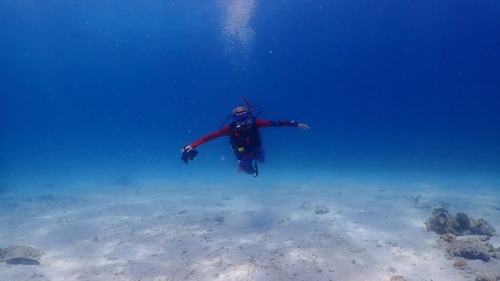 プーケットのラチャ島でダイビング