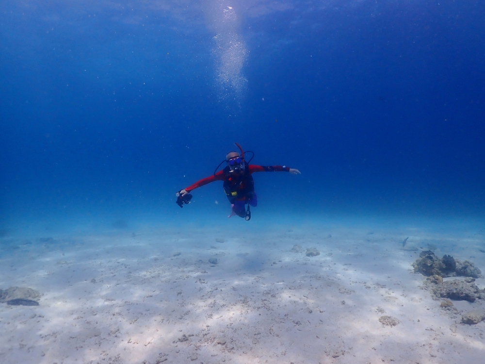 プーケットのラチャ島でダイビング