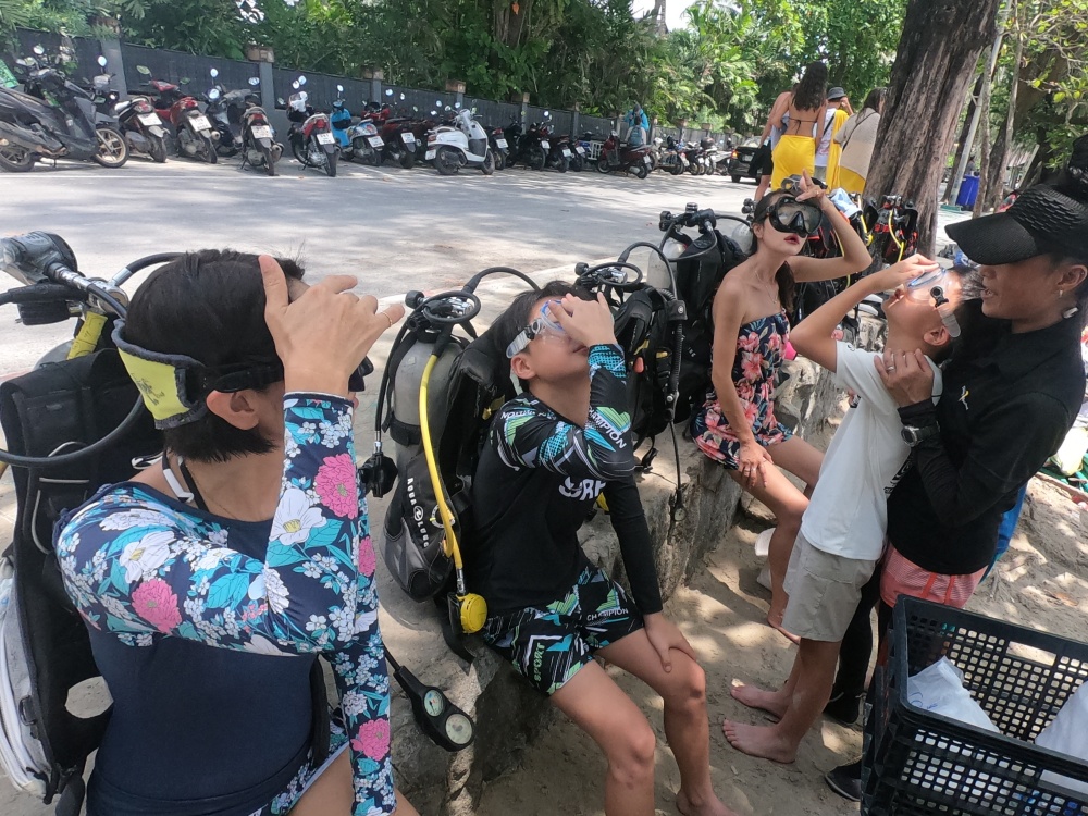 プーケットのカタビーチで半日体験ダイビング