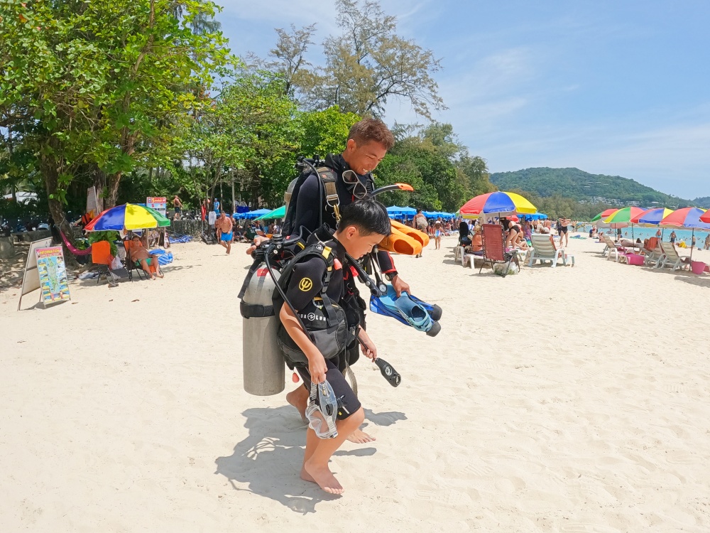 プーケットのカタビーチで半日体験ダイビング