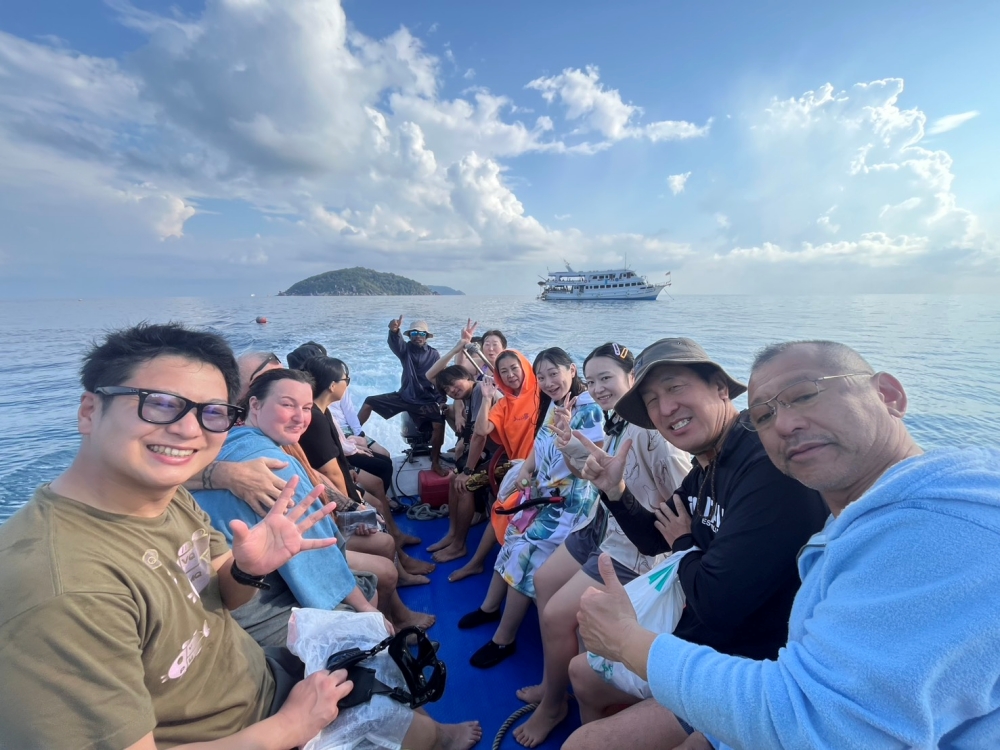 スキューバプロショップ御一行様とシミランクルーズダイビング