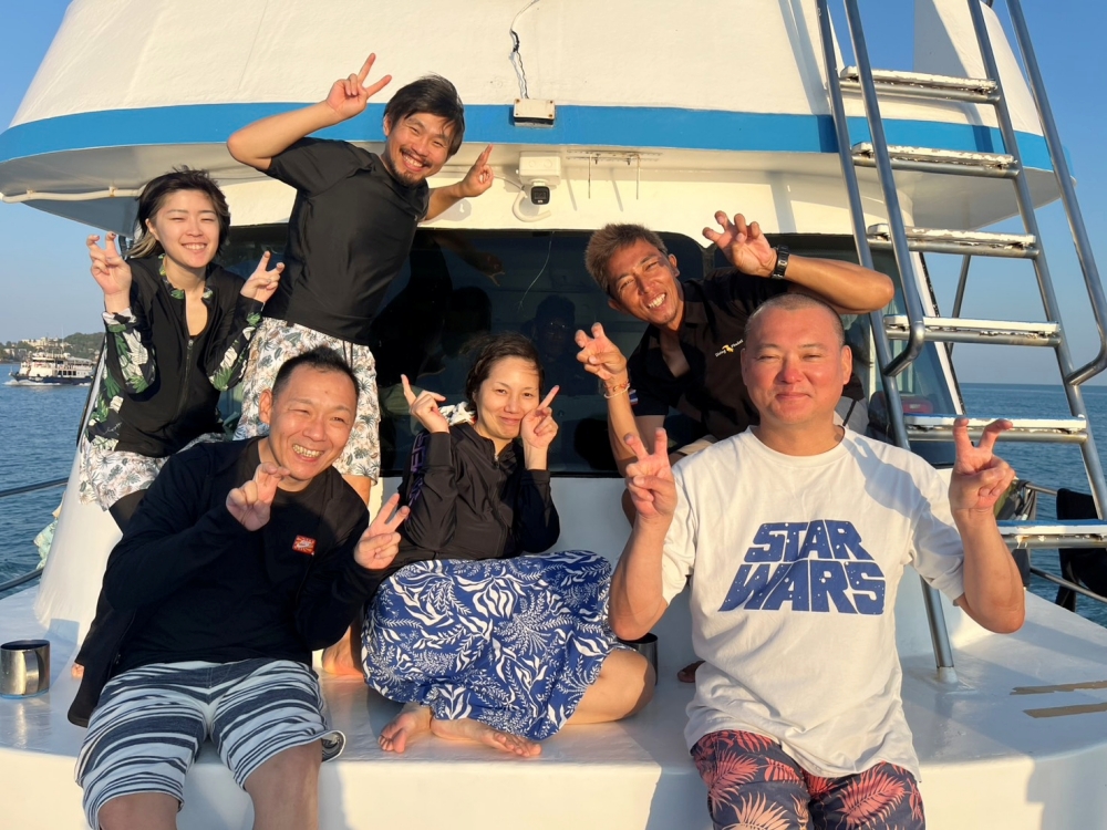 プーケットのピピ島でダイビング