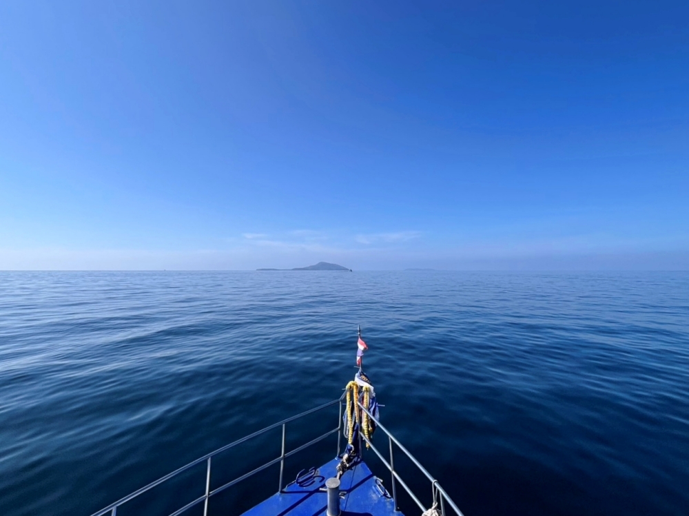 プーケットのラチャ島でダイビング