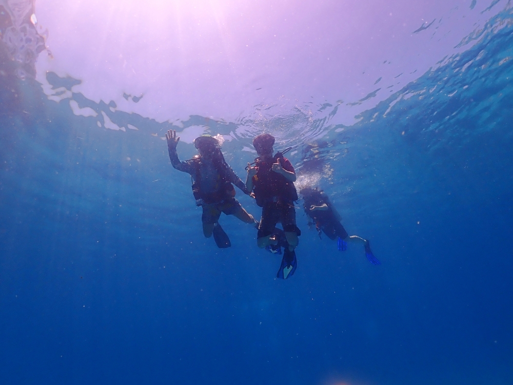 プーケットのラチャ島でダイビング