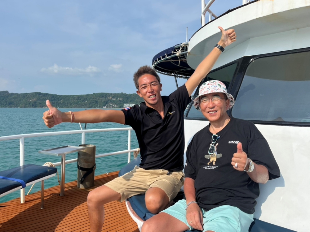 プーケットのマリンパークでダイビング