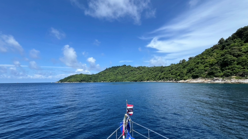 プーケットのラチャ島でダイビング