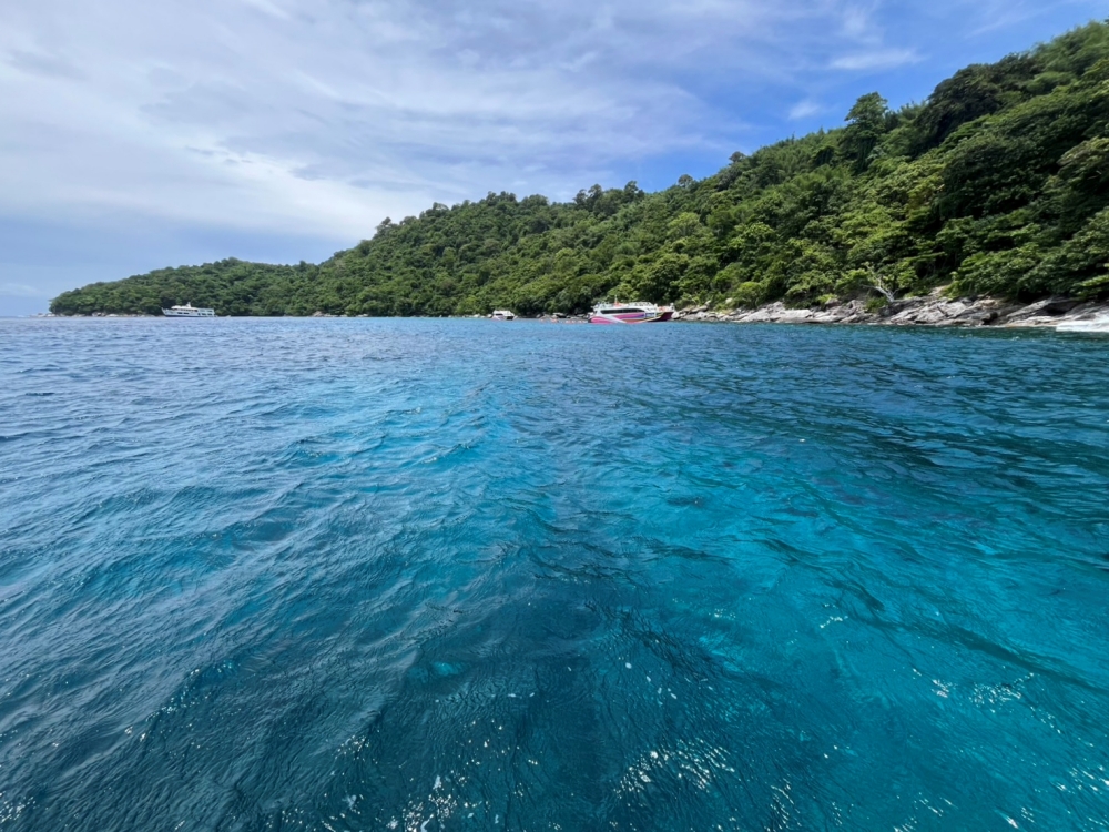 プーケットのラチャ島で体験ダイビング